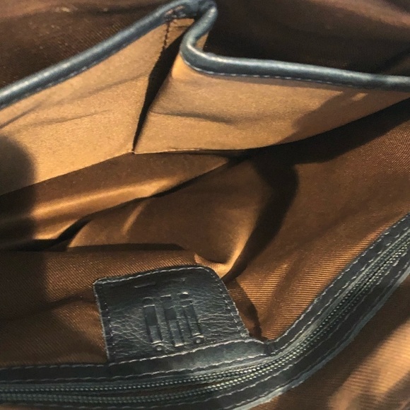 Ili | Dark Green Crossobody - Picture 4 of 5